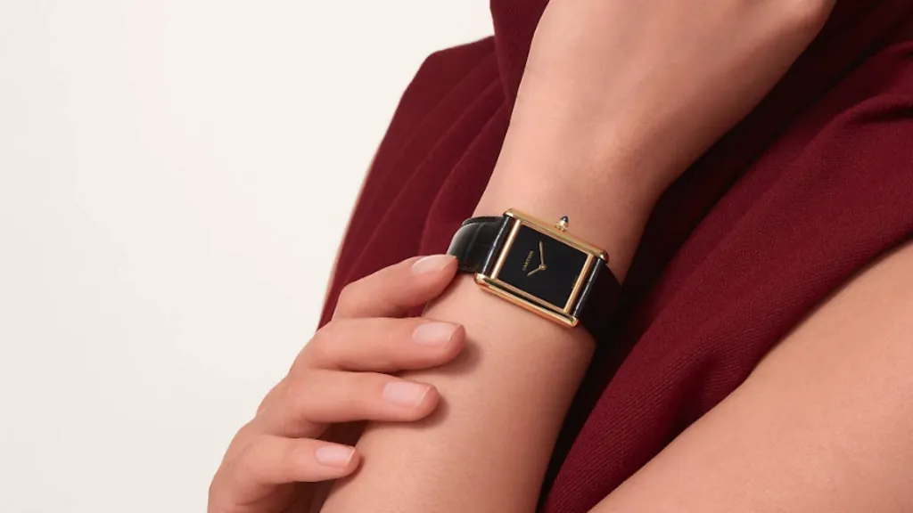 UK Online Replica Cartier Watches To Elevate Your Holiday Look